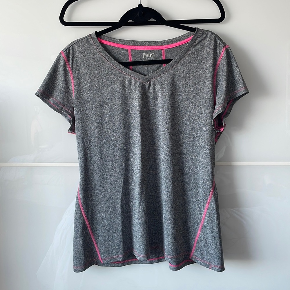 Got to go!! Everlast V neck short sleeve workout top - Size XL